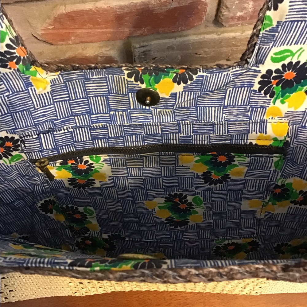 VINTAGE Woman's Boho Woven Grass Basket Bamboo Handles Tote Bag - Picture 3 of 4